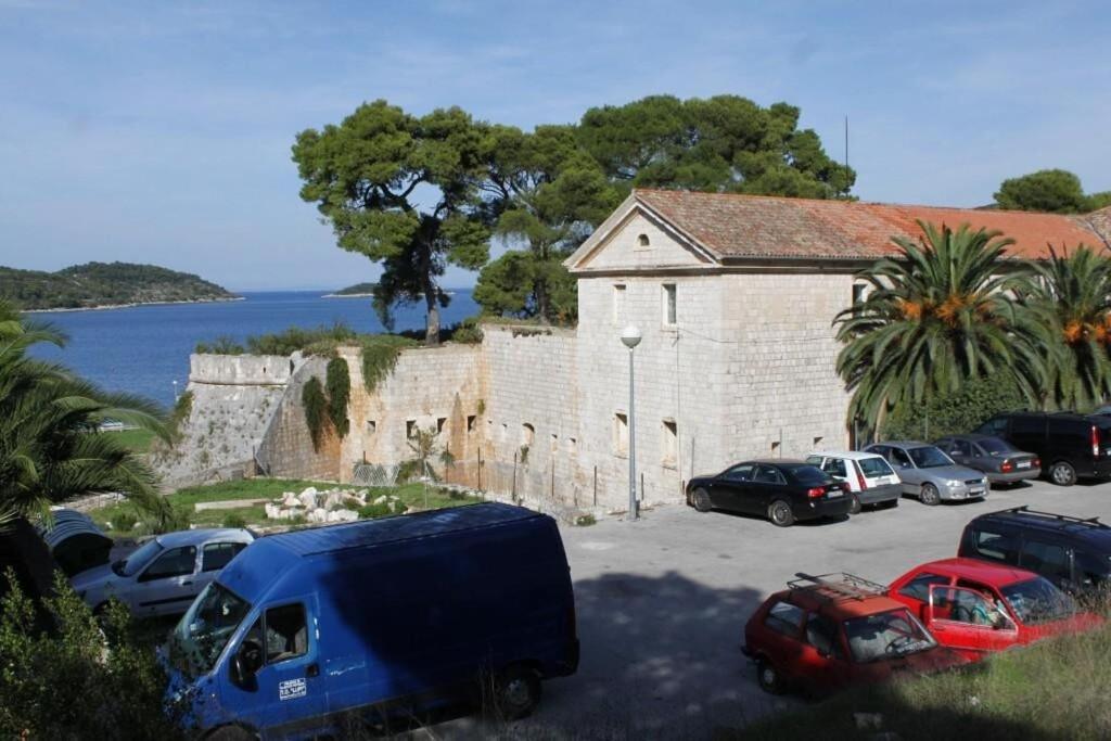 Apartments Zoki - Great Location Close To The Sea Vis Luaran gambar